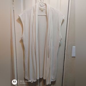 Derek Heart Off-White Sleeveless Vest